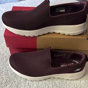 NWT Skechers Performance Burgundy Slip-On Sneakers Size 6.5